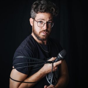 יואב כהן קומיקאי וקריין. צילום נועה לבנת