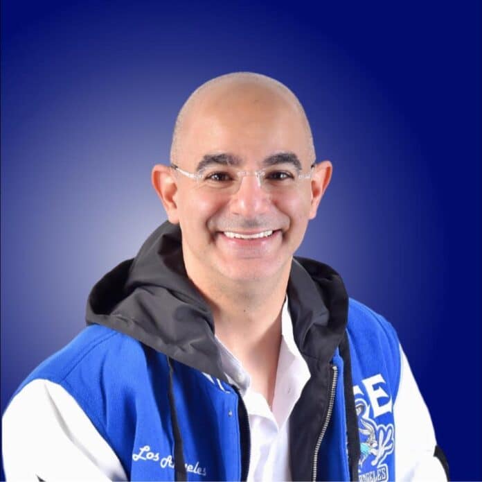 מני עוזרי. סטנדאפיסט